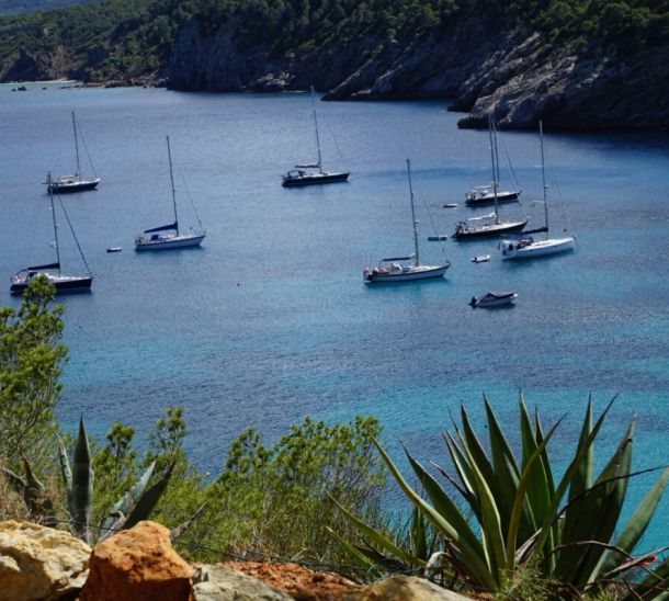 Navegando en aguas legales: ¿Qué implica la prohibición del alquiler náutico privado para los seguros de barco?